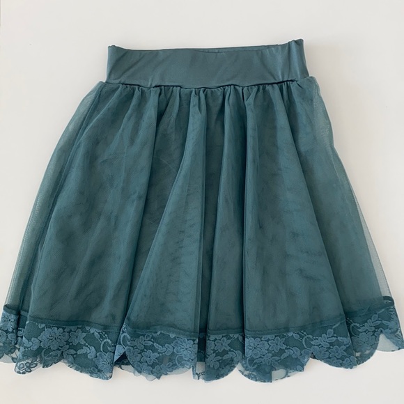 Weisman Two piece crop top and skirt - Picture 3 of 11